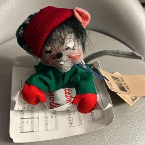 AnnaLee Caroler mouse. Original doll handmade in NH. Can be placed on your tree.